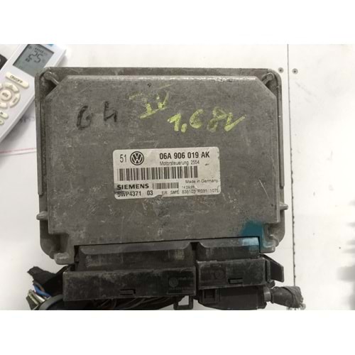 ECU MOTORSTEUERUNG 06A906019AK 5WP437103