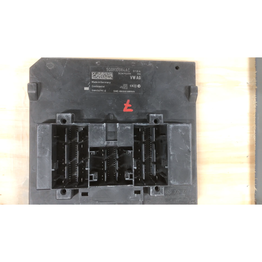 BCM PQ37H 5Q0937084AC 5WK50791-E