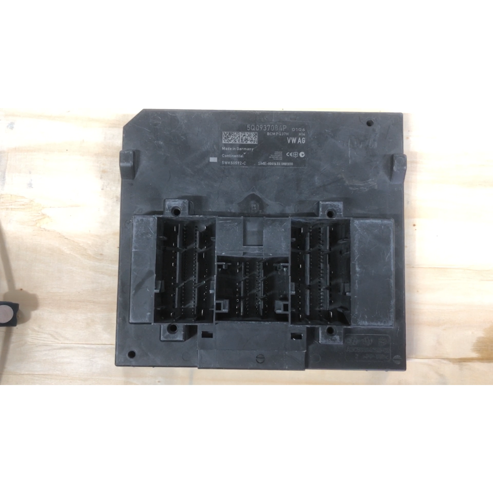 BCM PQ37H 5Q0937084P 5WK50592-C