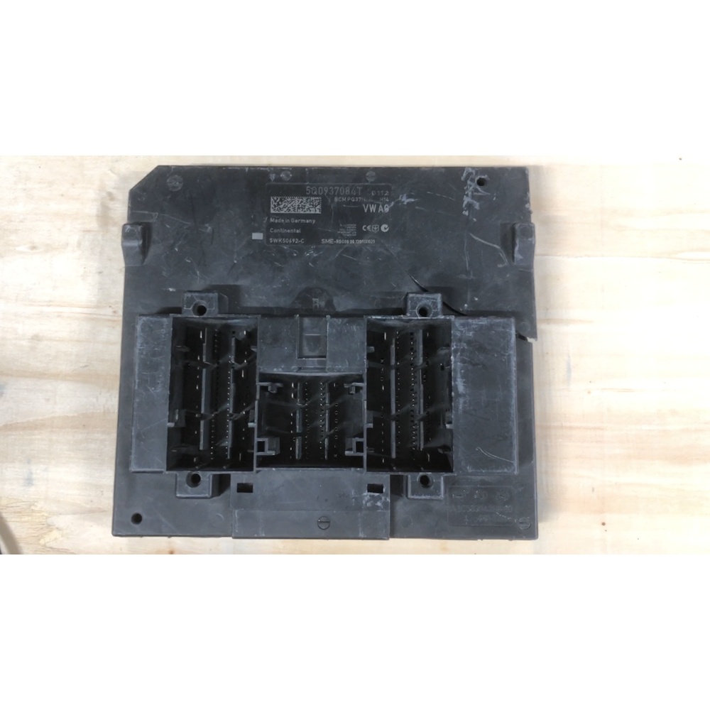 BCM PQ37H 5Q0937084T 5WK50692-C