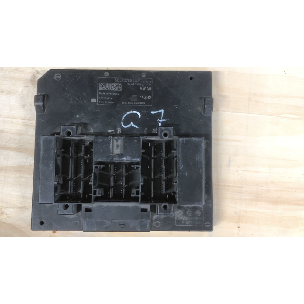 BCM PQ37H 5Q0937084AP 5WK50910-G