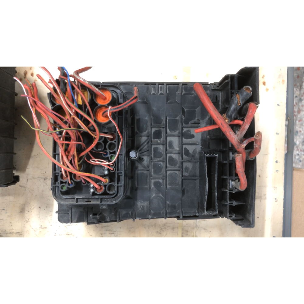 SİGORTA KUTUSU 1K0937125A